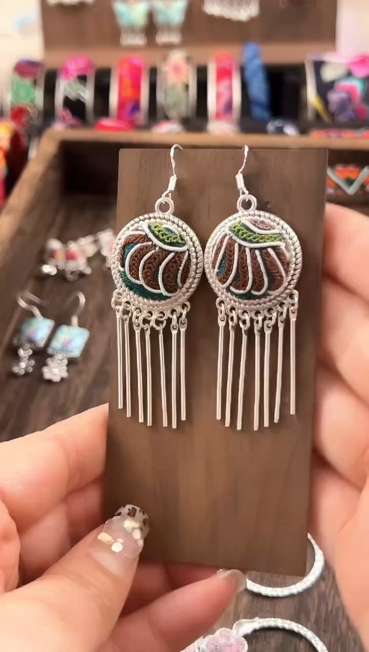 【闪购商品】织绣民族风老绣饰品057