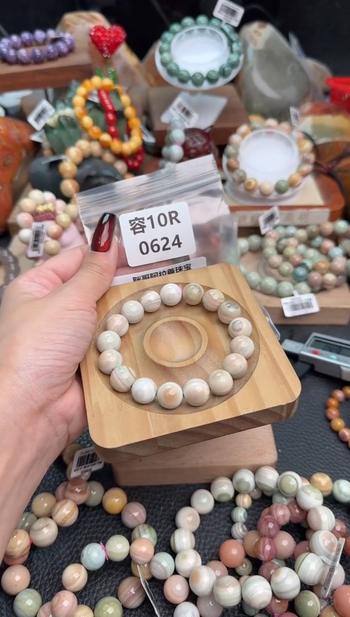 【闪购商品】石英质玉手链未镶嵌10R0624