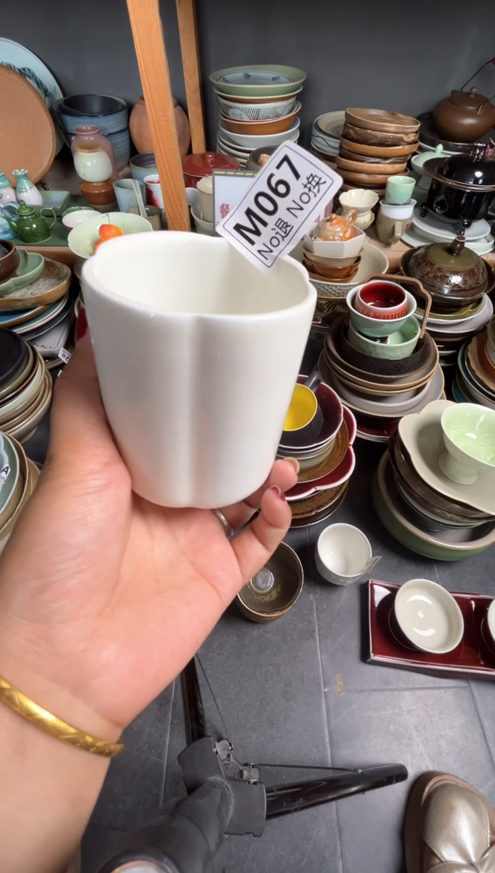 瓷片玛****?m067白色荷口水杯