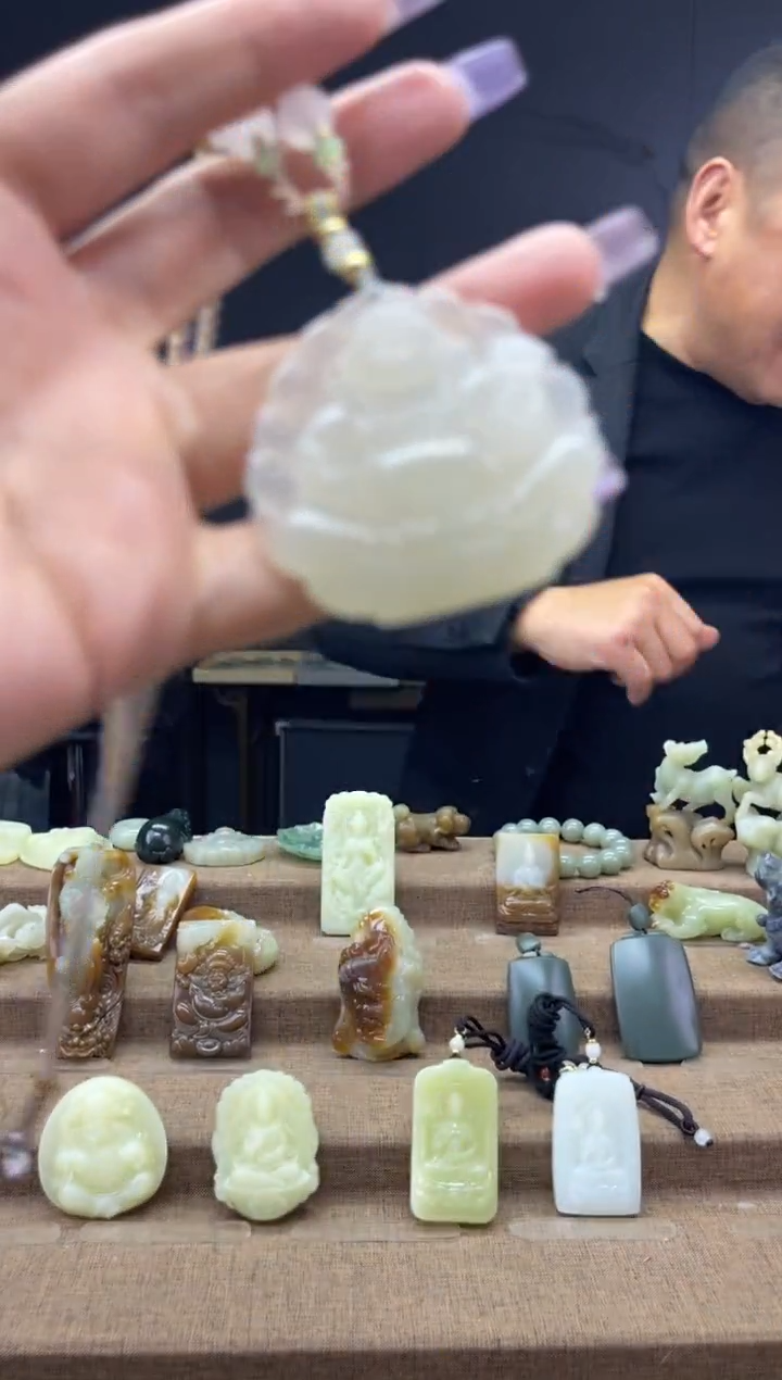 颈饰未镶嵌和田玉1