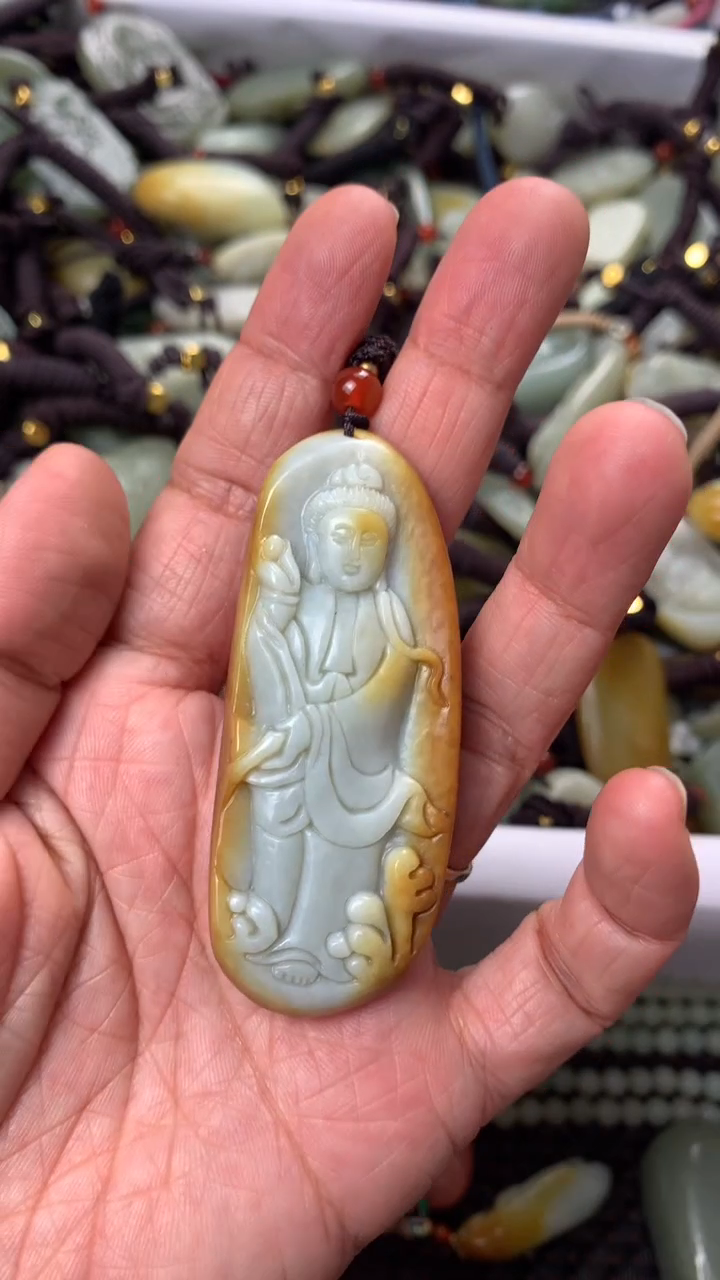 【闪购商品】和田玉颈饰未镶嵌多样性发货没有证书.拍一发一，有瑕