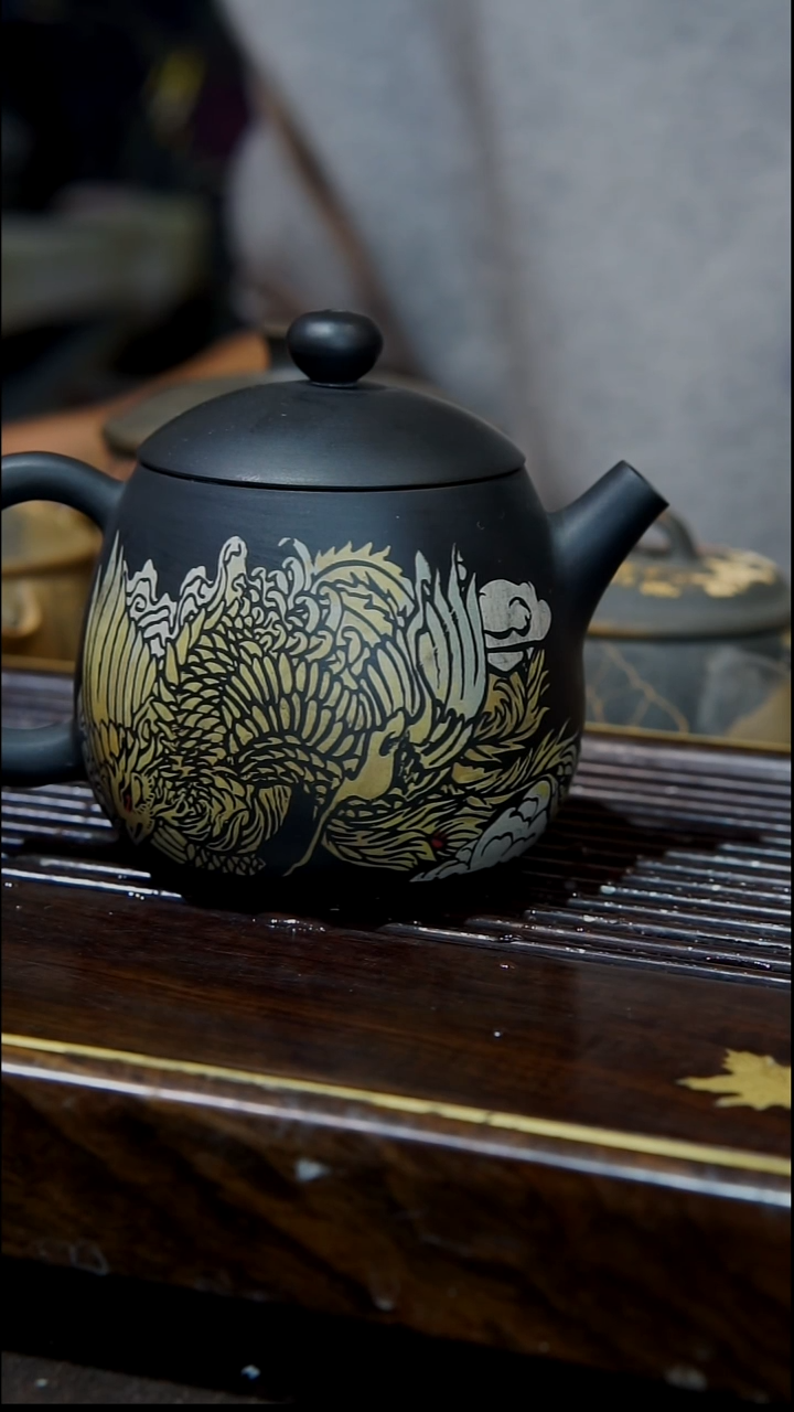 云南建水紫陶078 微瑕  全手工彩填壶  200cc