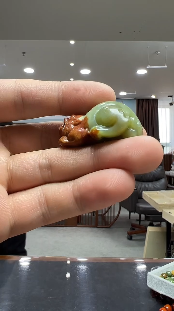 未镶嵌岫岩河磨玉（透闪石质玉）把件?*?多样性发货其中发一