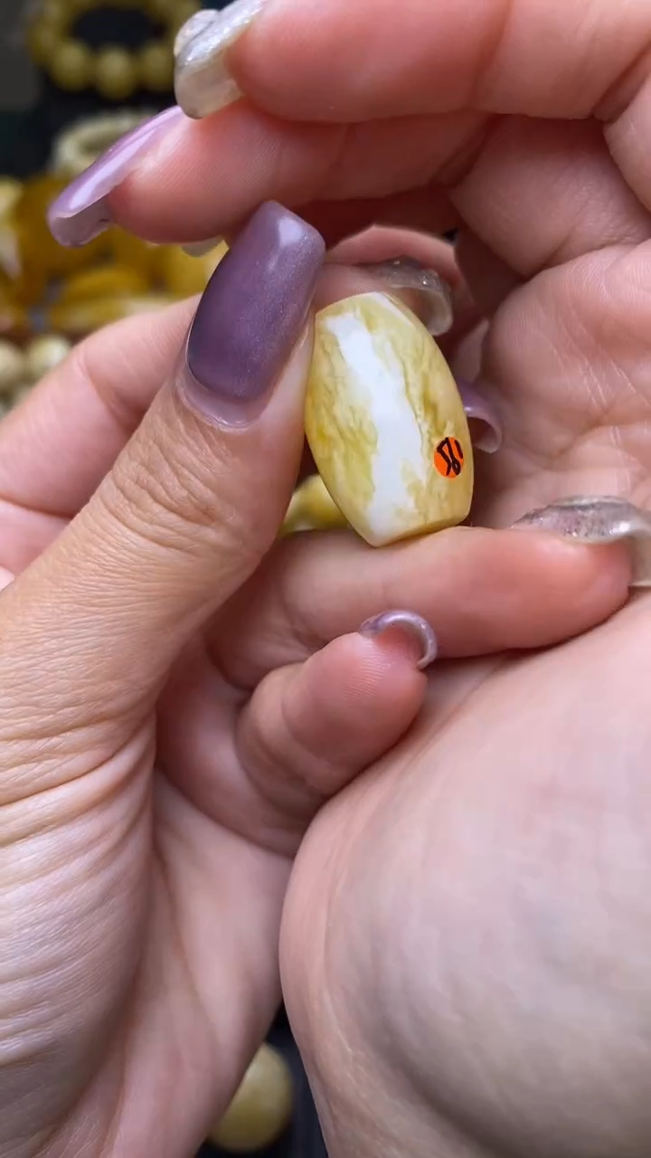 【闪购商品】琥珀裸石未镶嵌葵. 35