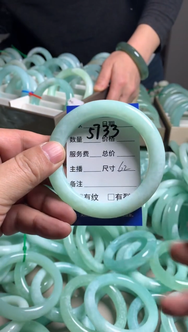 【闪购商品】蛇纹石玉手镯未镶嵌5733