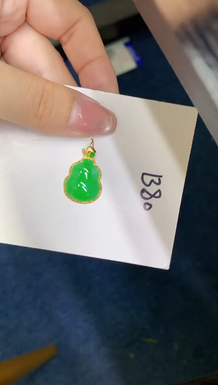 翡翠18K金镶嵌颈饰缅甸天然翡翠A货