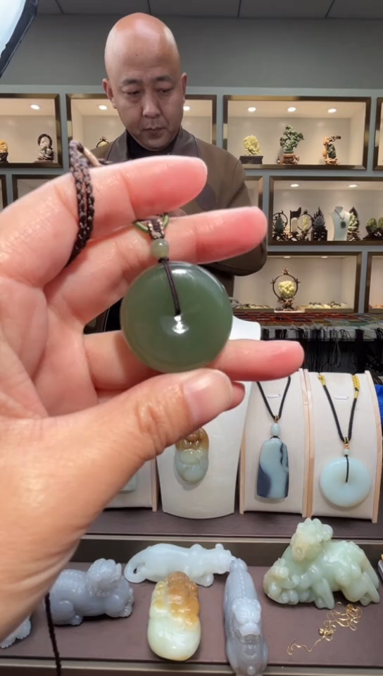 颈饰未镶嵌和田玉苏