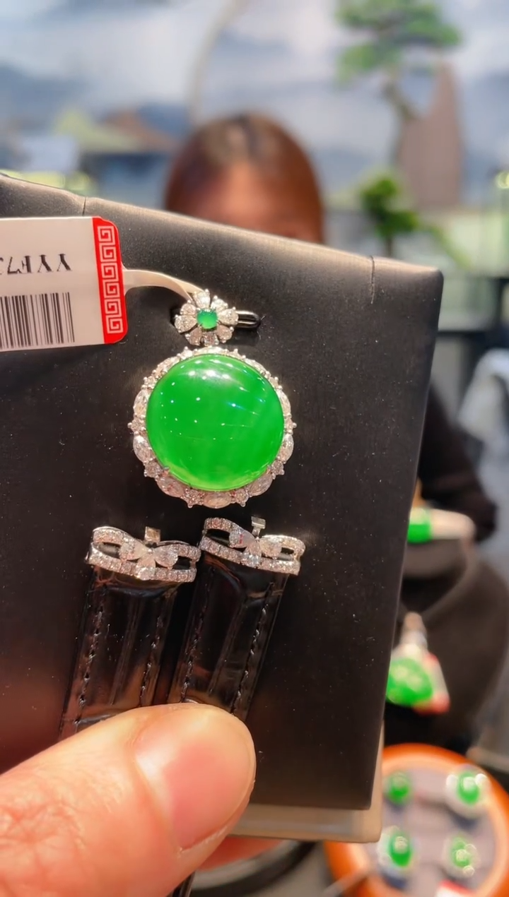 【闪购商品】翡翠颈饰18K金镶嵌A67两用手表