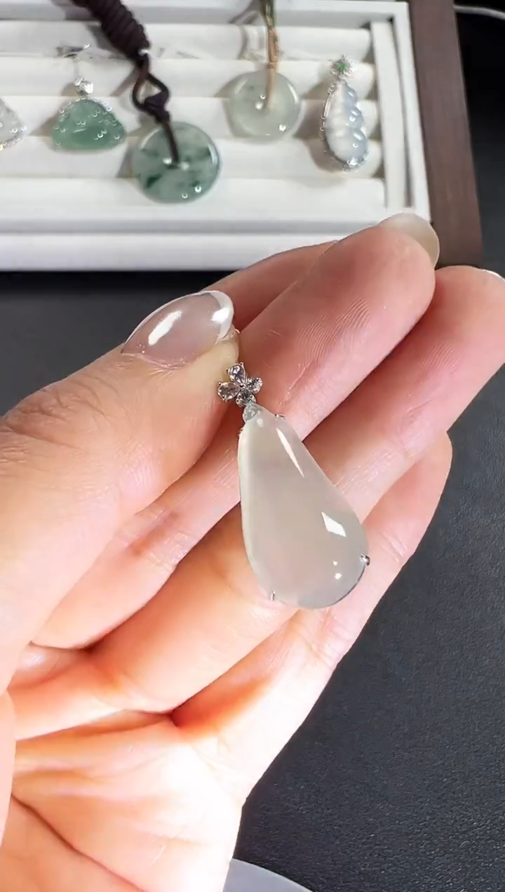 颈饰18K金镶嵌翡翠KJX1230-055