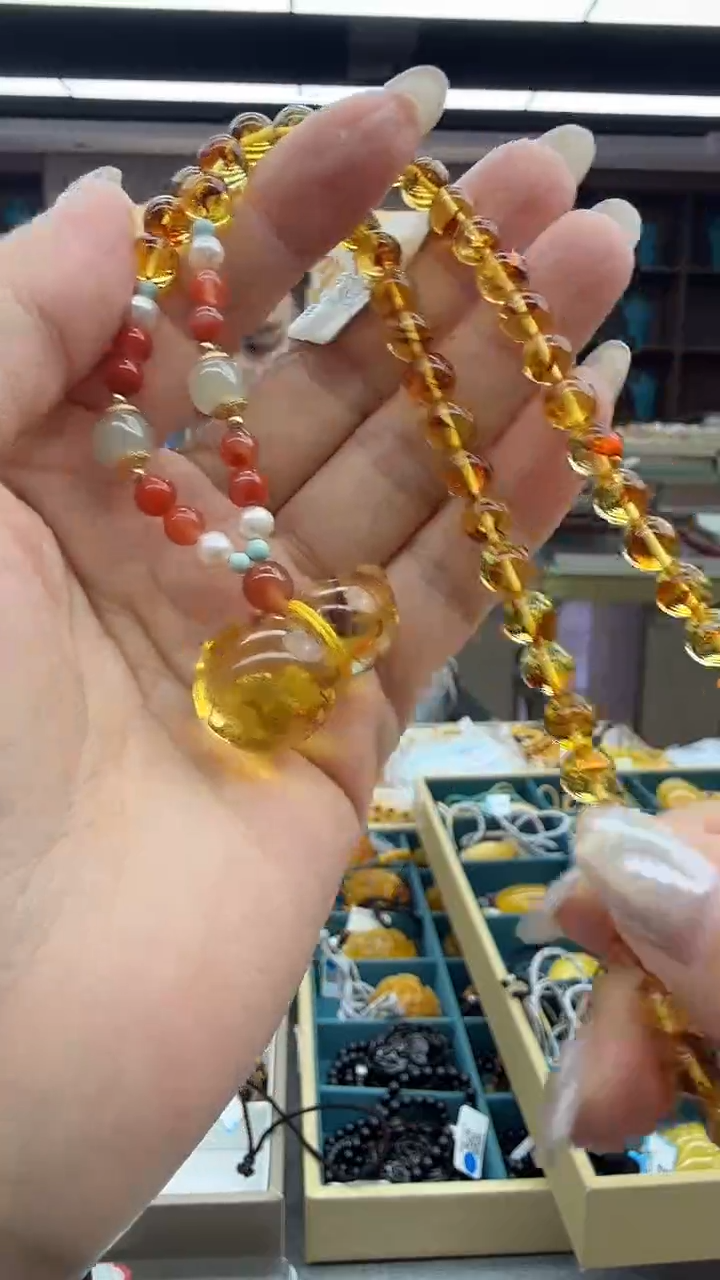 琥珀颈饰未镶嵌52秒拍号 假一罚三 