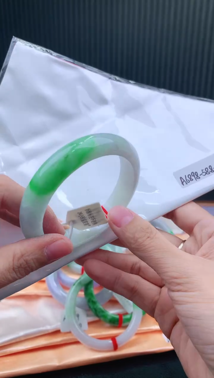 未镶嵌手镯翡翠58+