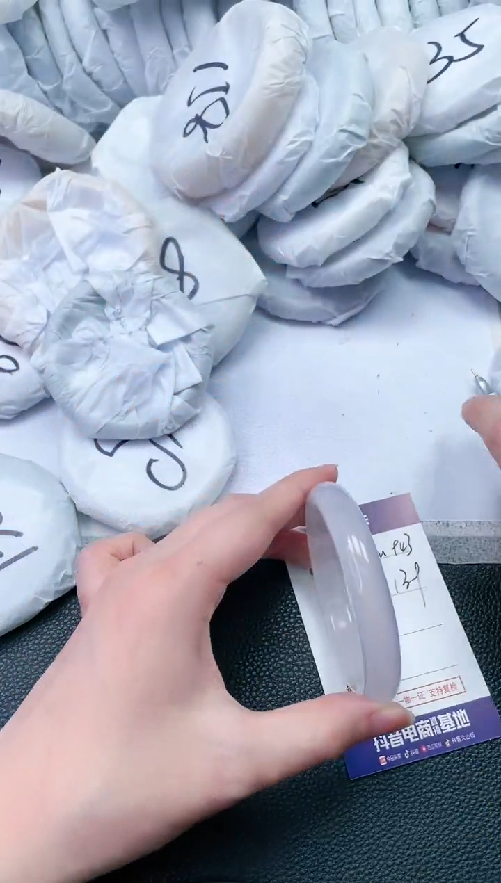 【闪购商品】石英质玉手镯未镶嵌M943