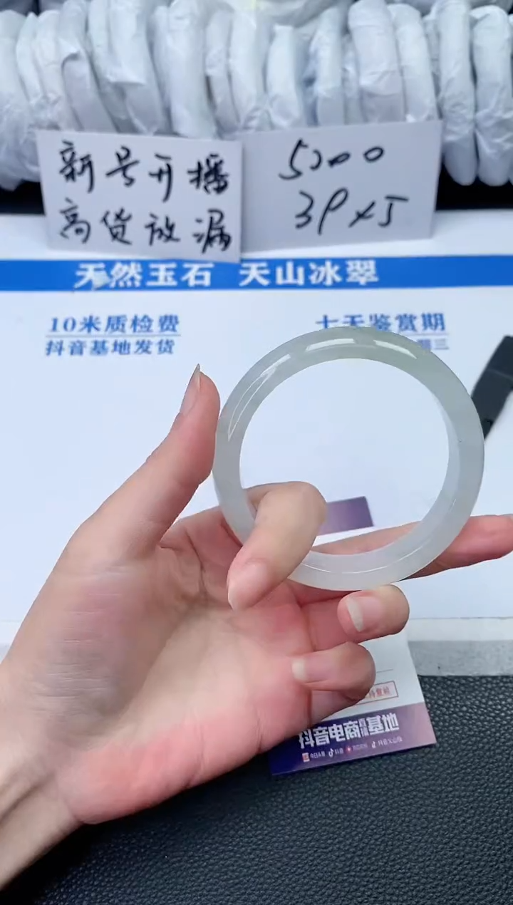 【闪购商品】石英质玉手镯未镶嵌Q803