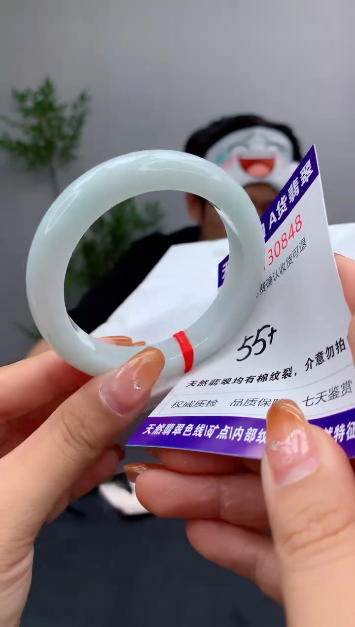 未镶嵌手镯翡翠有纹，完美者勿拍