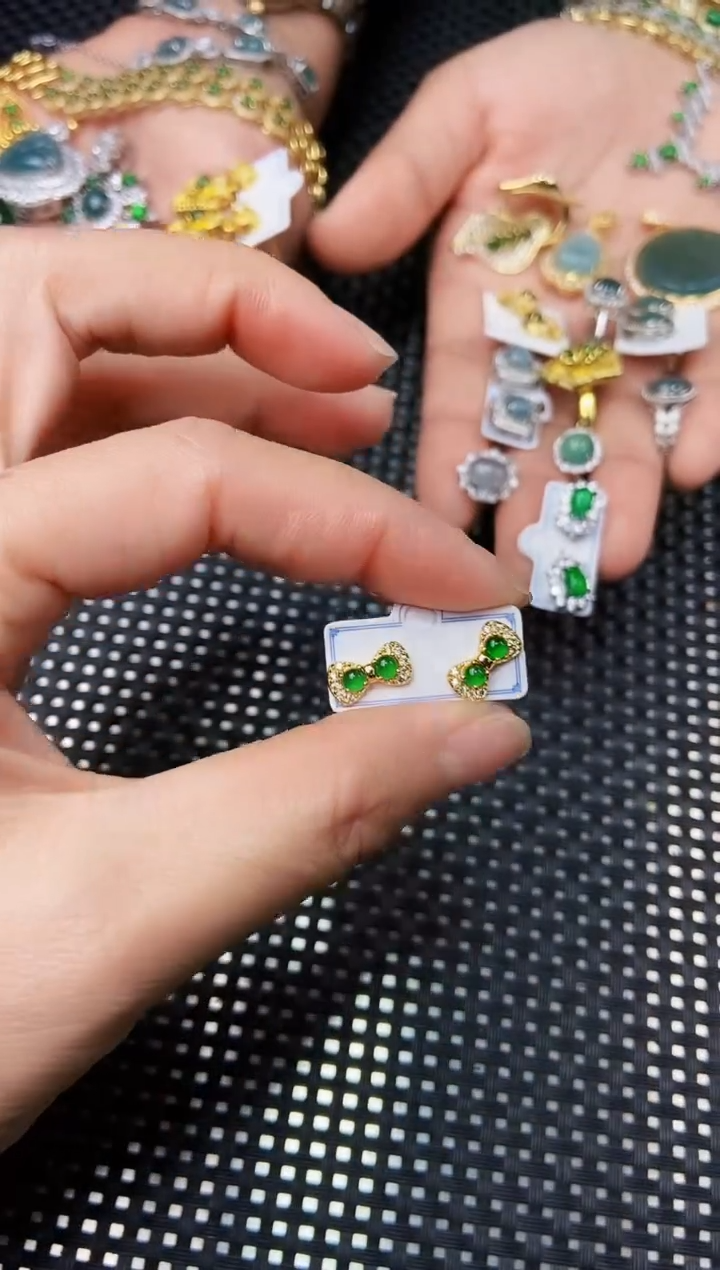 【闪购商品】翡翠耳饰未镶嵌11111111