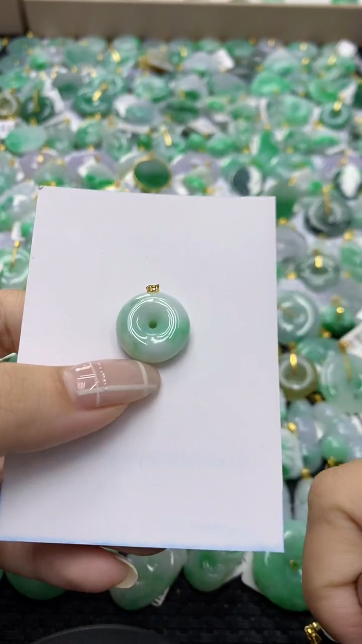 翡翠18K金镶嵌颈饰天然缅甸翡翠A货