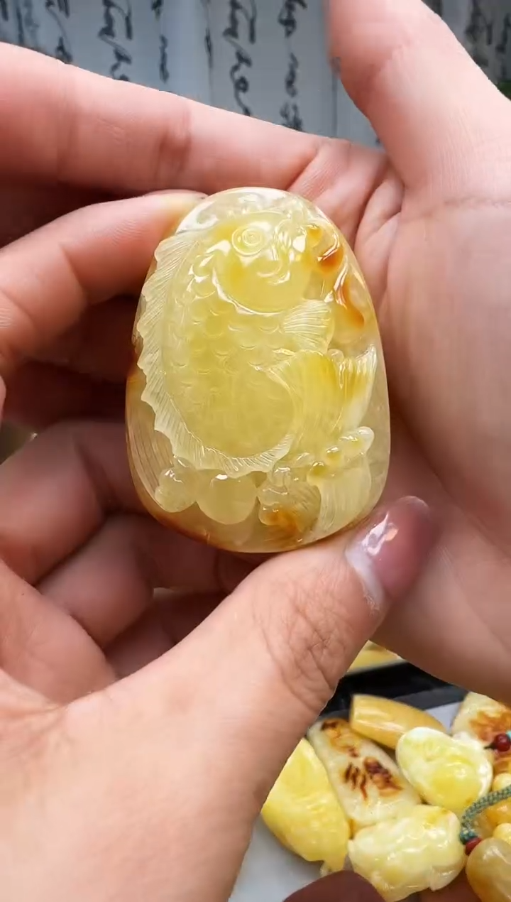 【闪购商品】琥珀裸石未镶嵌挂坠