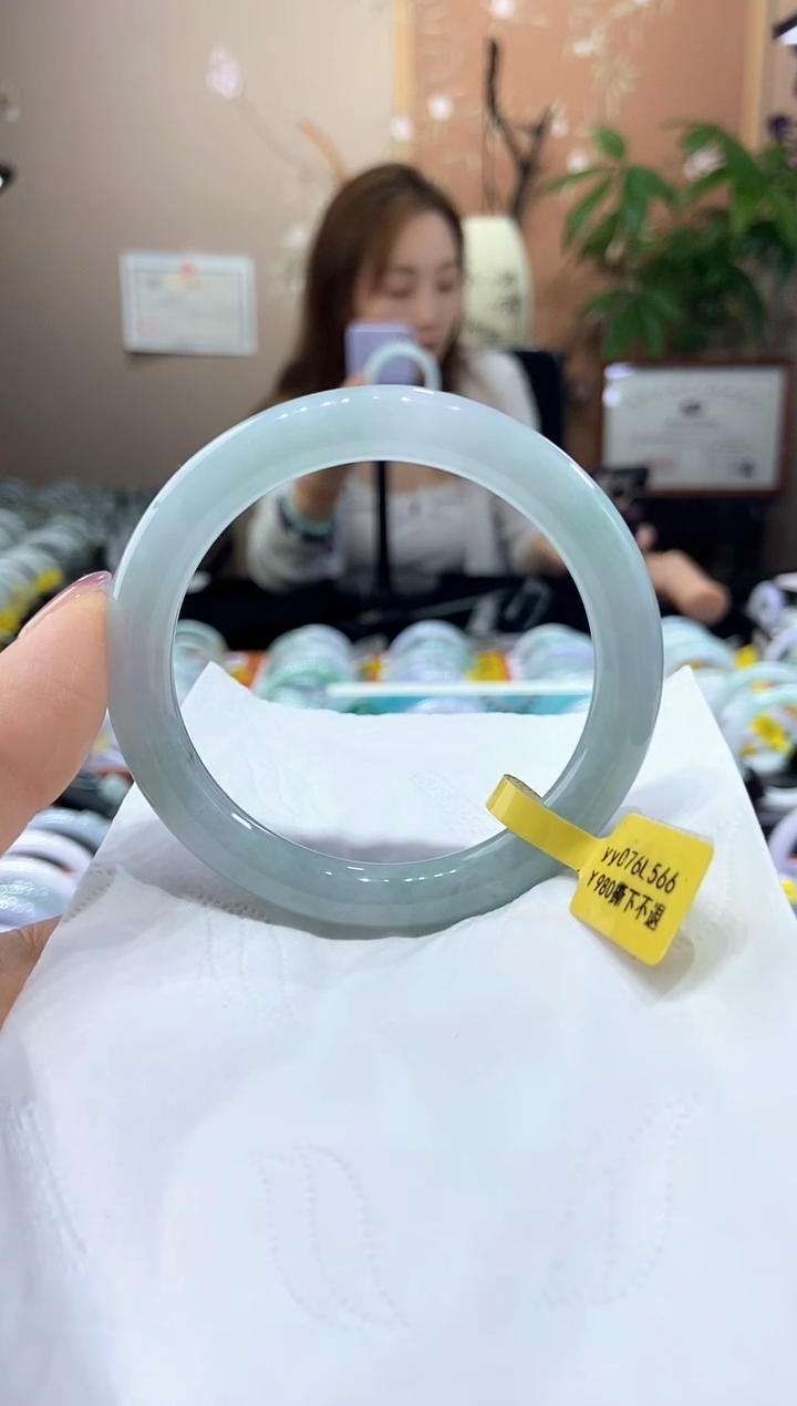 翡翠手镯未镶嵌56.6圈口