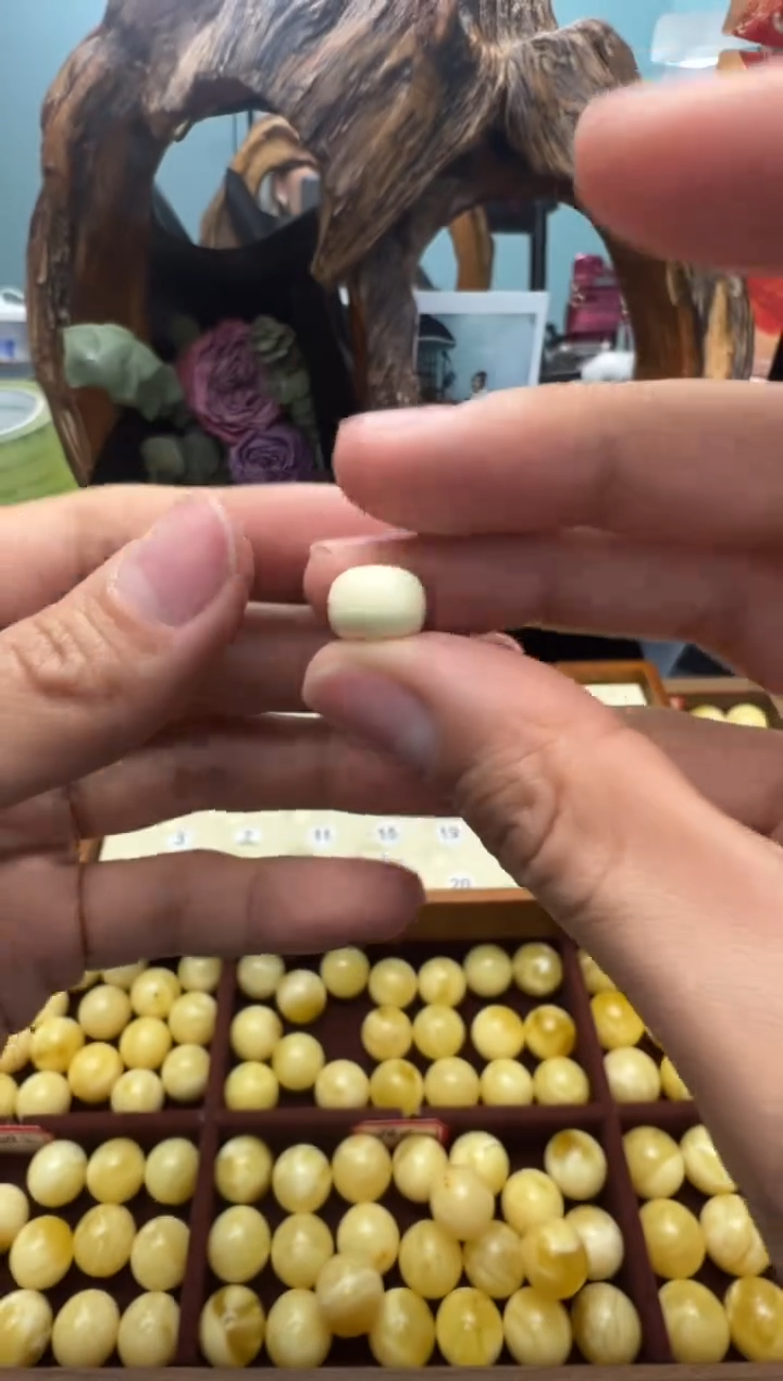 【闪购商品】蜜蜡裸石未镶嵌俄料老型10+mm0.435克