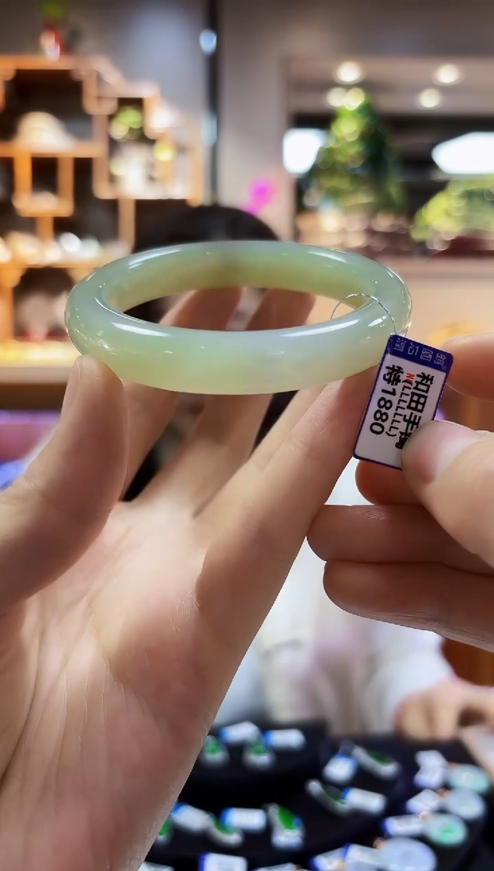 【闪购商品】和田玉手镯未镶嵌56