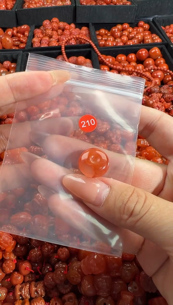 南红玛瑙未镶嵌颈饰1