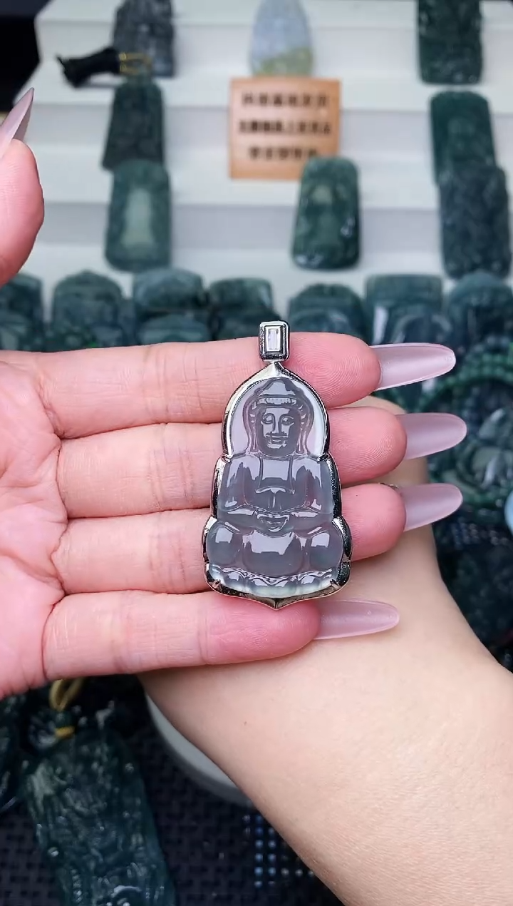 颈饰未镶嵌翡翠 