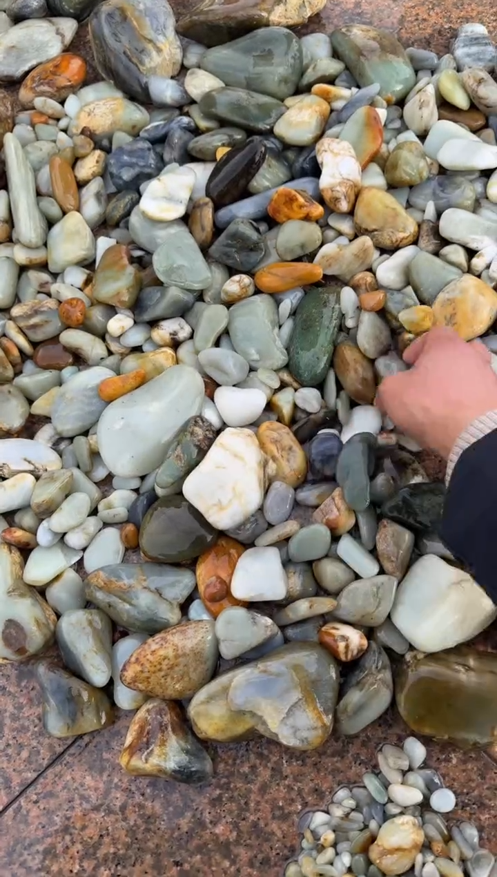 未镶嵌和田玉（糖玉）挂件和田玉