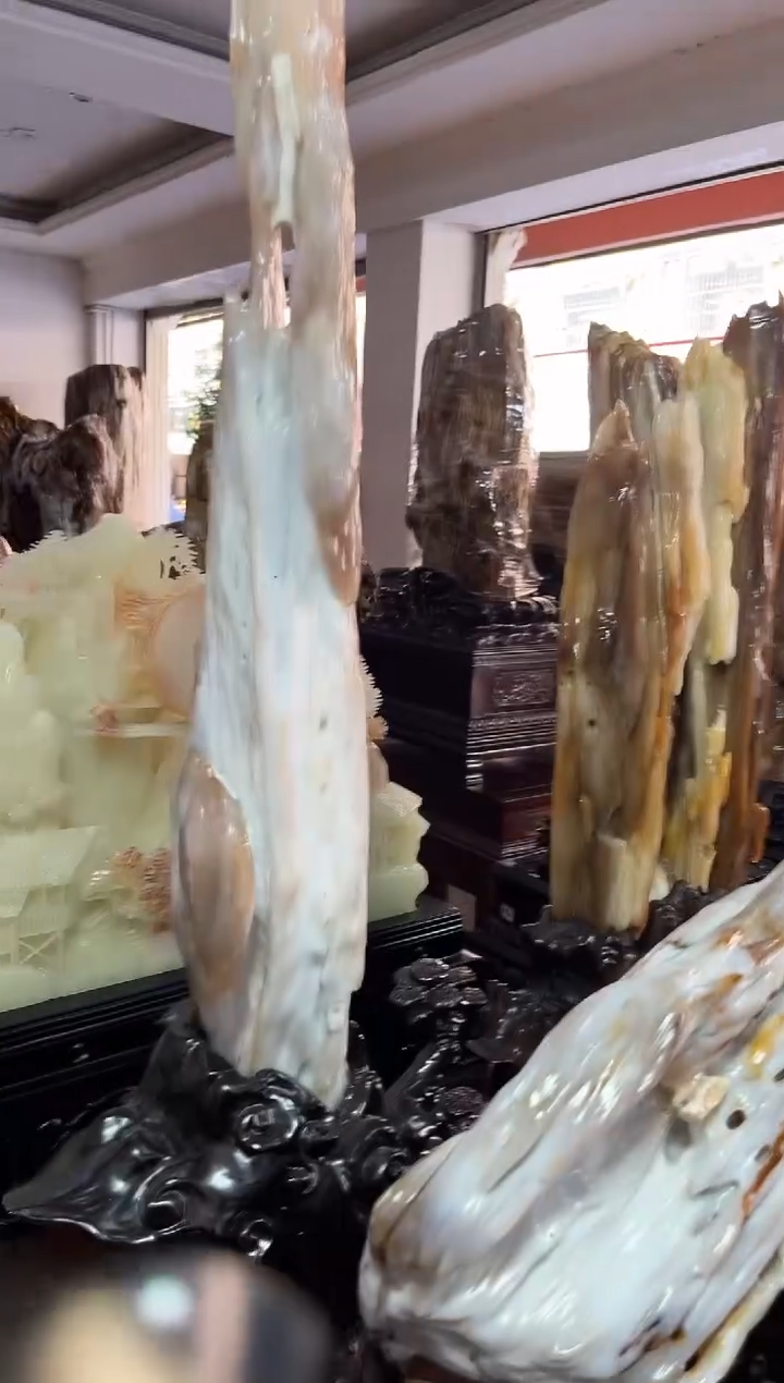 缅甸天然树化玉精品居家摆件