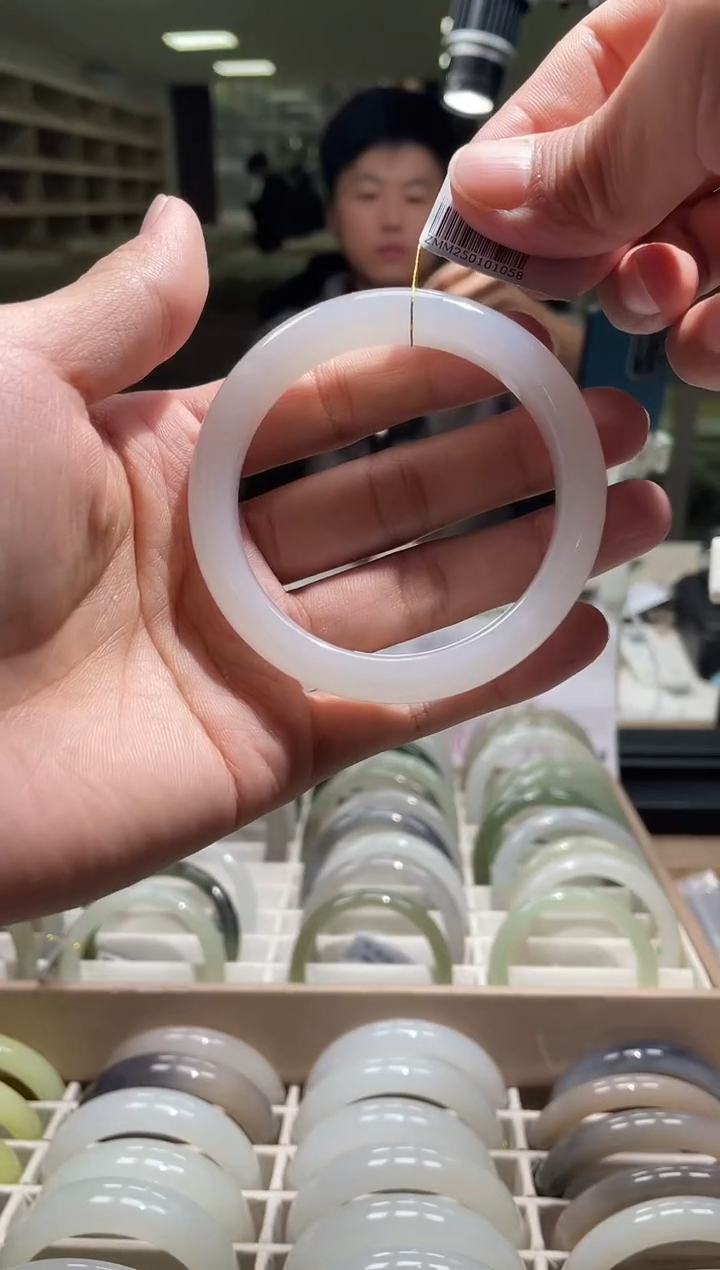 未镶嵌手镯和田玉56圈口 1058