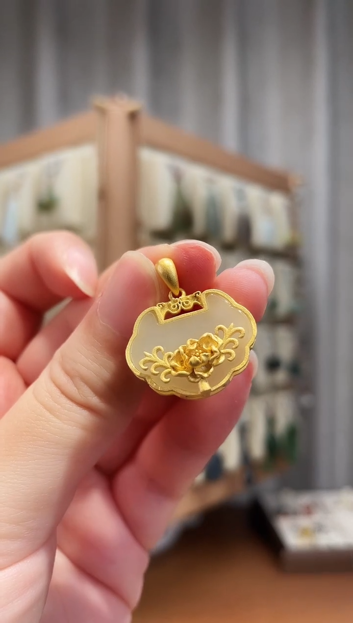 颈饰银S925镶嵌和田玉逸**?银镶和田玉吊坠（配银链）