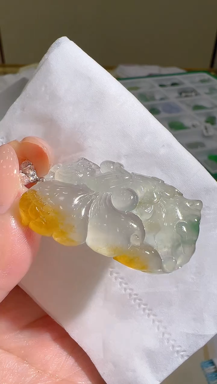 18K金镶嵌定制翡翠团购多样性发一件