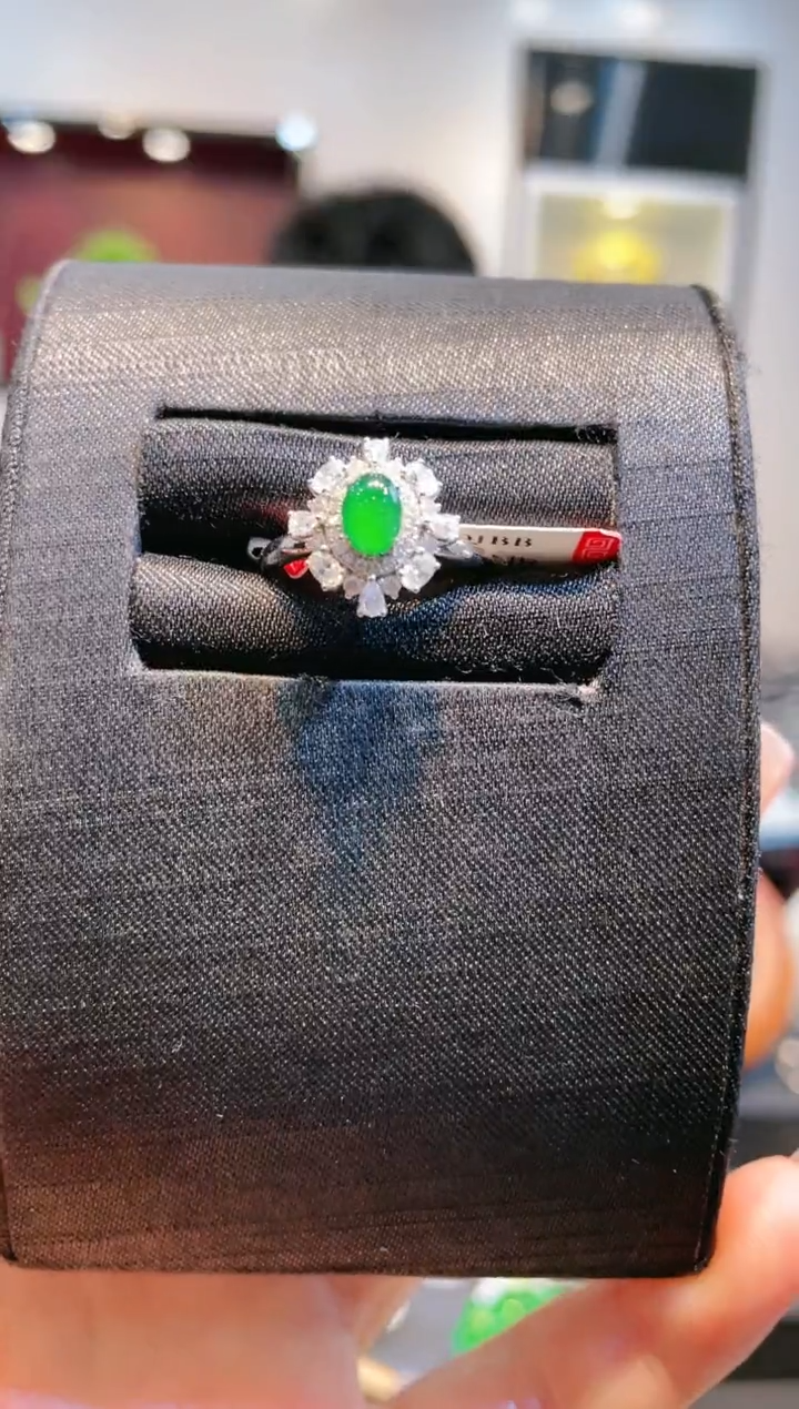 【闪购商品】翡翠颈饰18K金镶嵌A22天然A货翡翠戒指