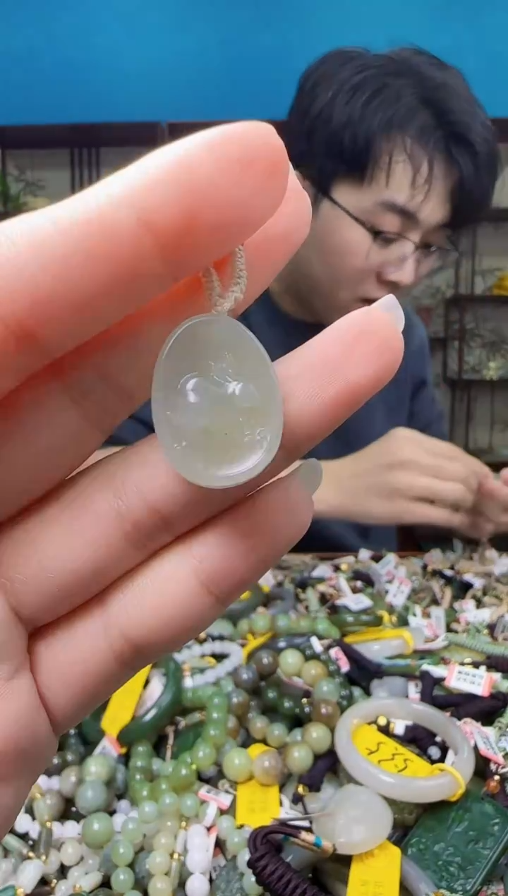 颈饰未镶嵌和田玉1