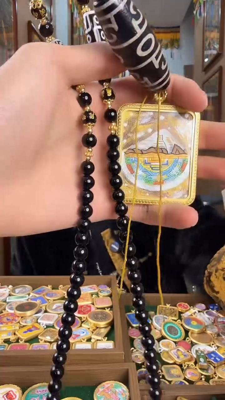 吊坠冈仁波齐山-纯手绘矿物原料唐卡