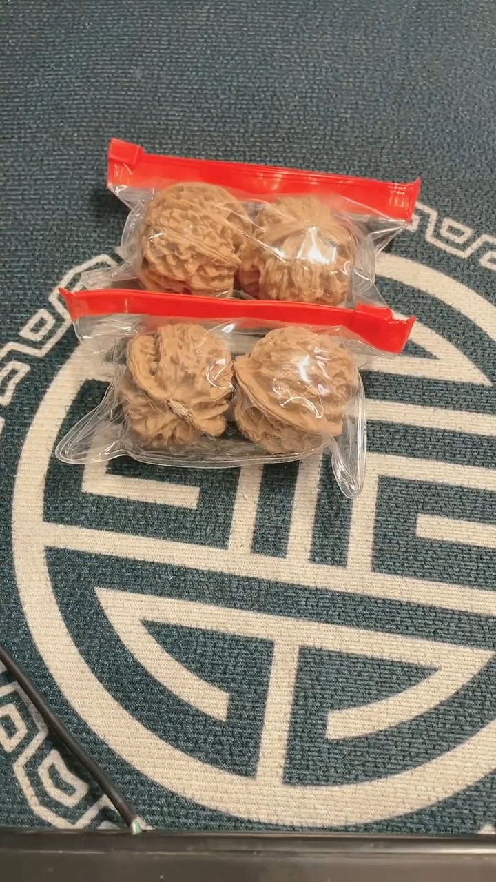 文玩核桃吊坠苹果12