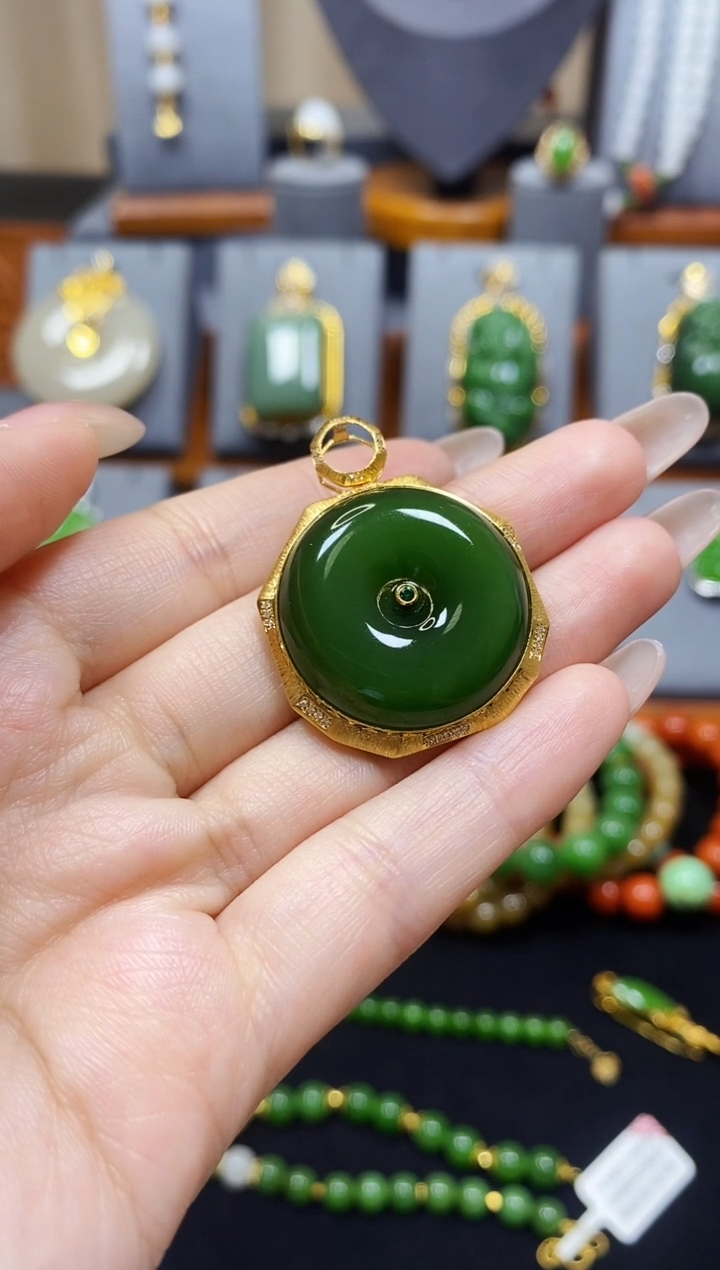 【闪购商品】和田玉碧玉平安扣吊坠18K金镶嵌*