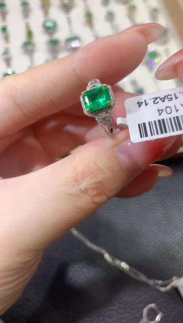 【闪购商品】祖母绿戒指18K金镶嵌W81 