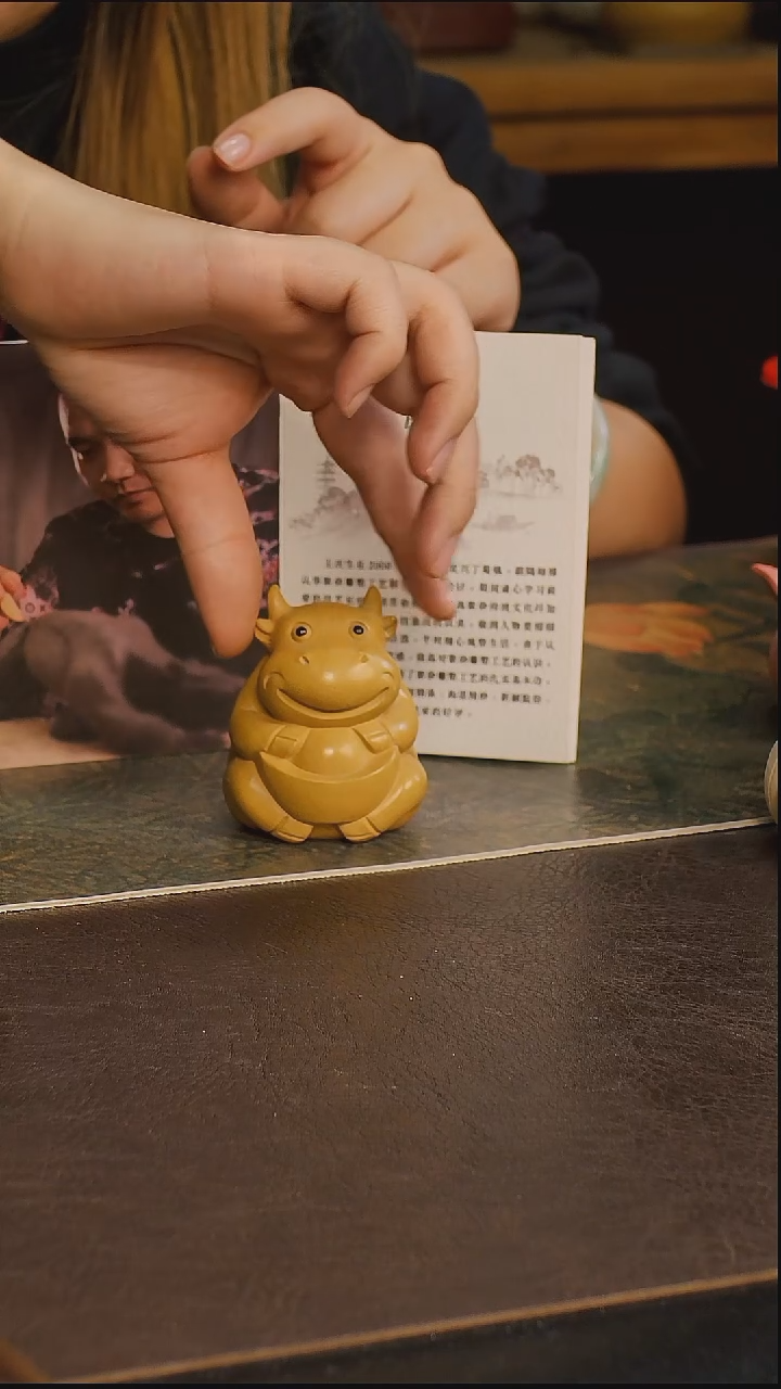 紫砂茶宠王老师作品元宝牛