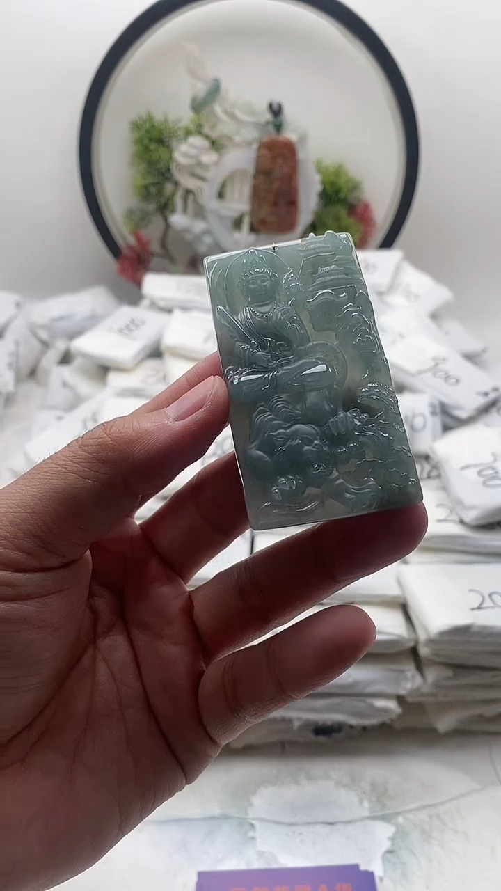 颈饰未镶嵌翡翠虚空藏