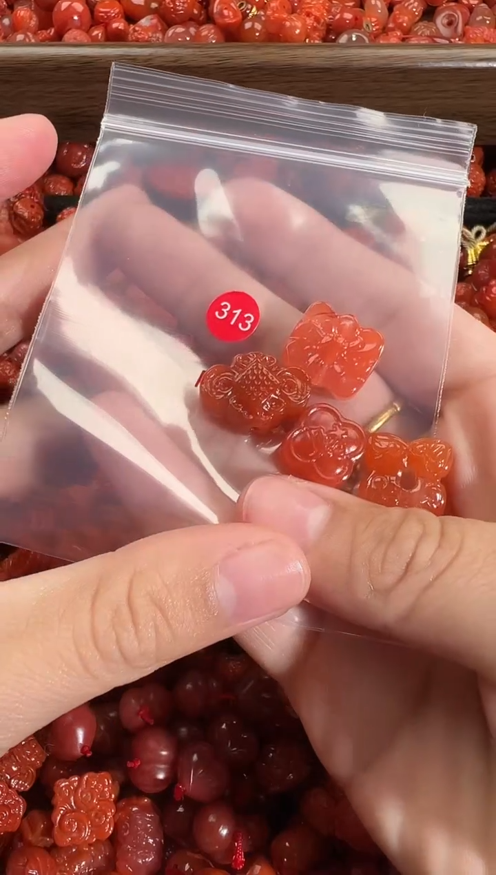 颈饰未镶嵌南红玛瑙1