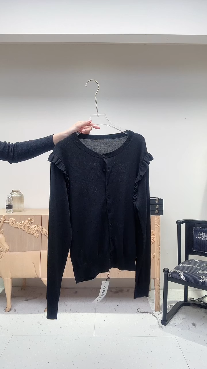 微透泡泡袖羊毛上衣