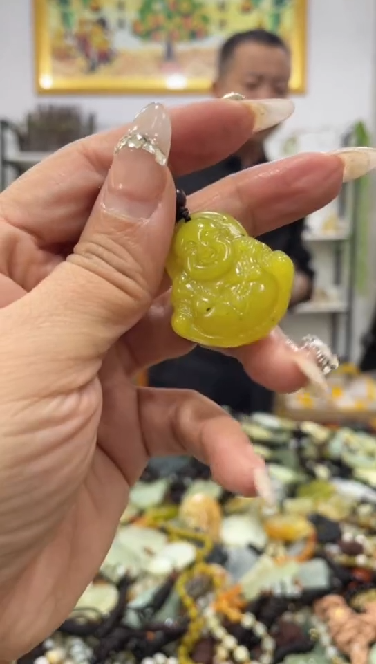 未镶嵌蛇纹石玉吊坠     