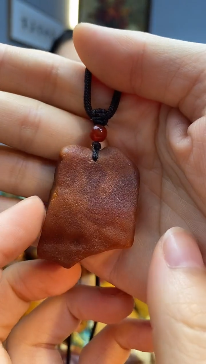 未镶嵌颈饰琥珀吊坠