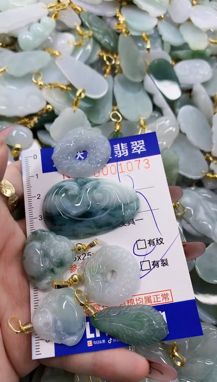 颈饰未镶嵌翡翠水**人天然A货翡翠