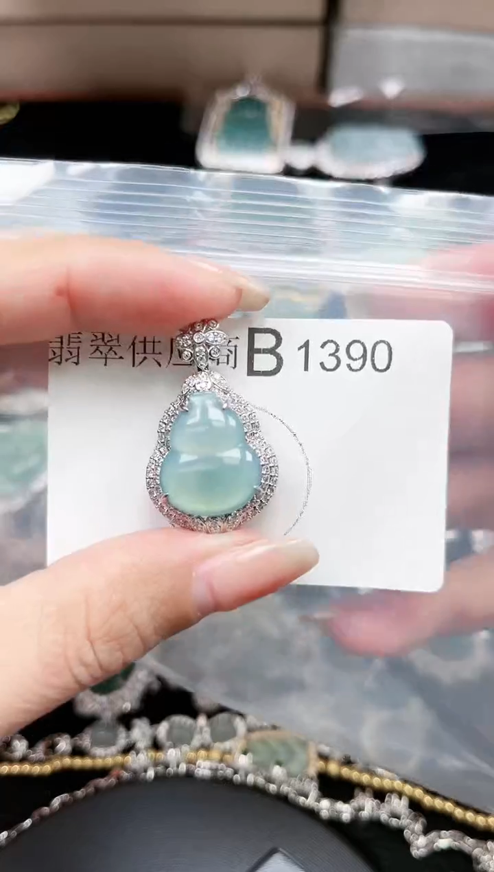 【闪购商品】翡翠颈饰未镶嵌1390赠皮绳