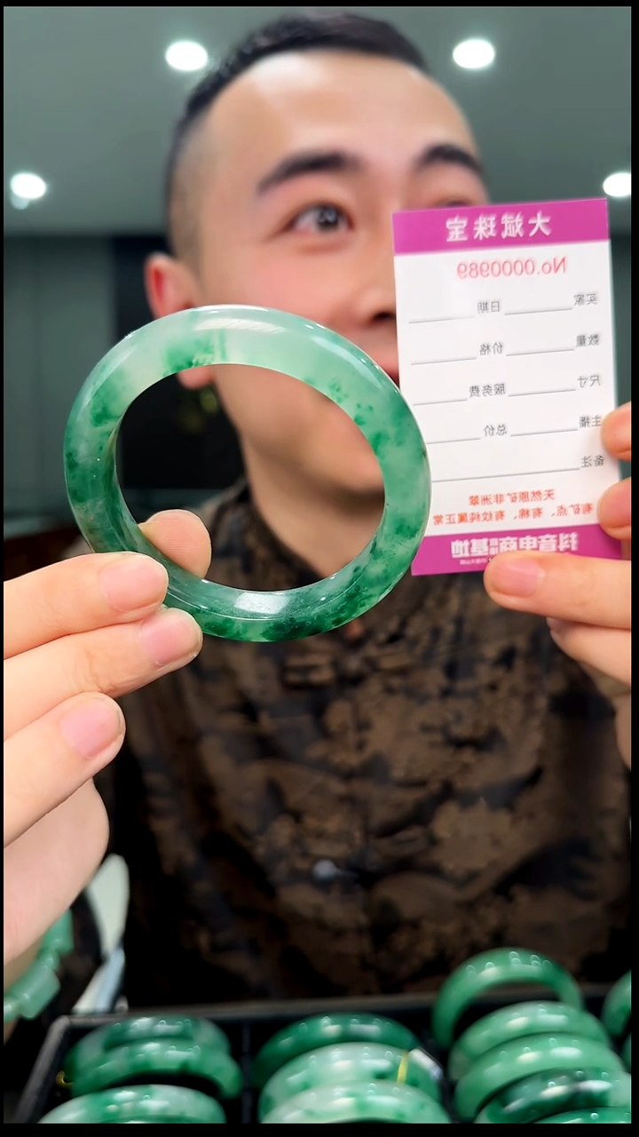 未镶嵌手镯石英质玉56.8