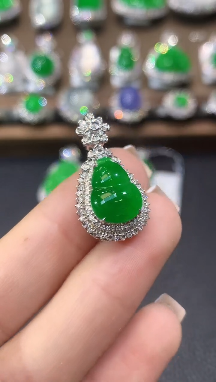 吊坠(不含链)18K金镶嵌翡翠D89