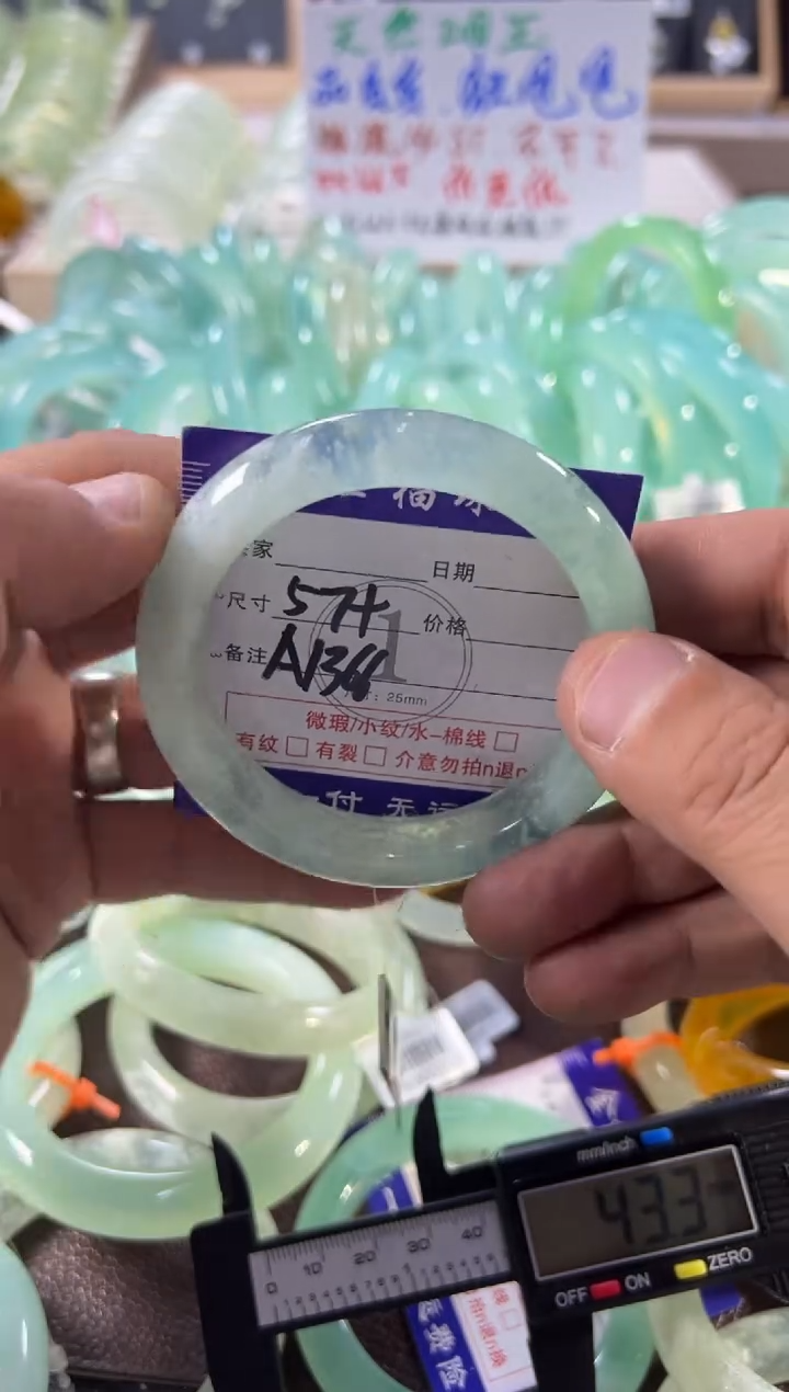 未镶嵌蛇纹石玉手镯1