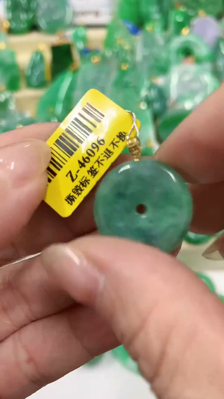 【闪购商品】翡翠吊坠(不含链)18K金镶嵌挂件