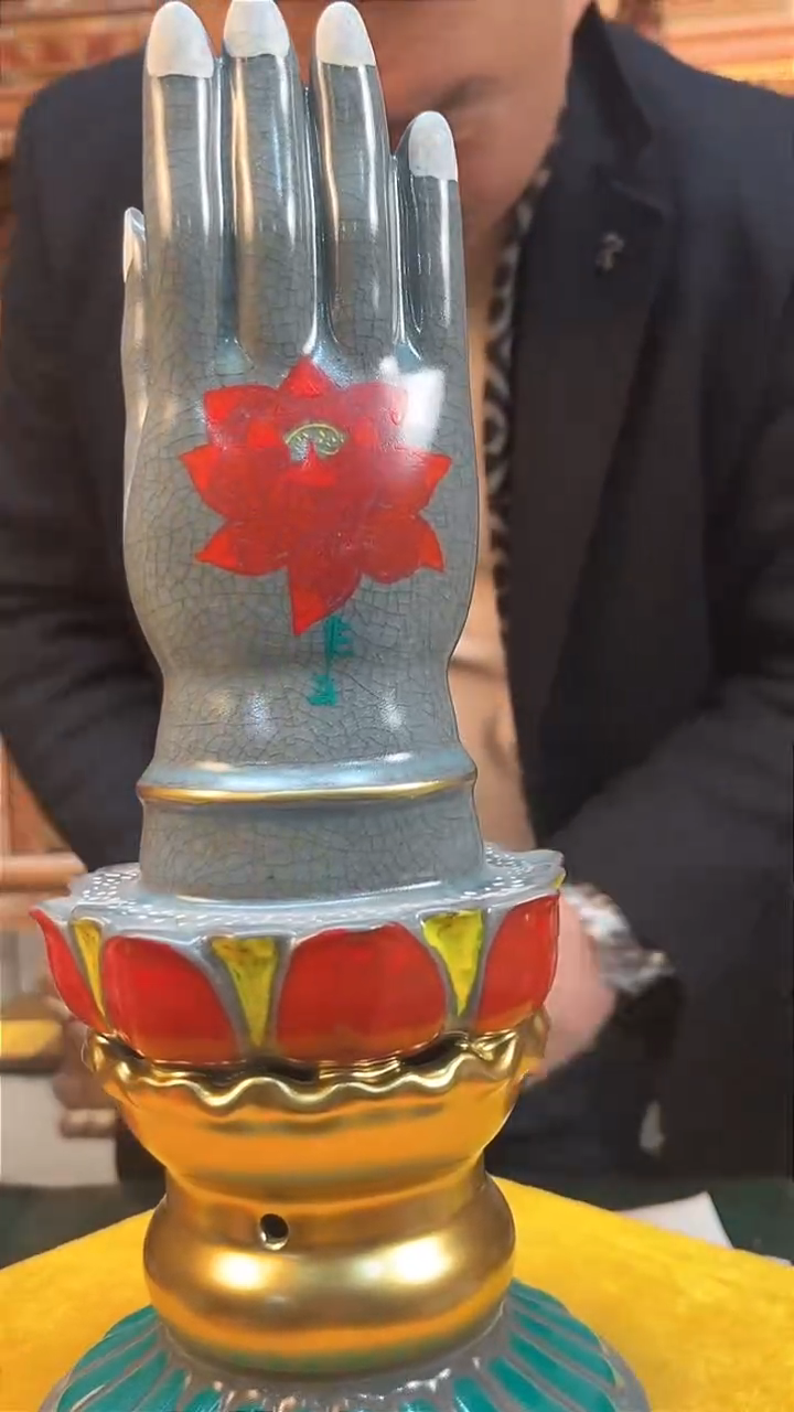 【闪购商品】瓷片82F现代工艺品一个